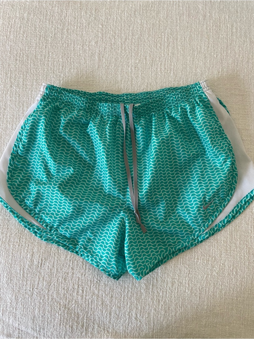 Nike Dri-Fit Women’s Teal Wave Print Lined Running Shorts Large Teal Aqua Blue